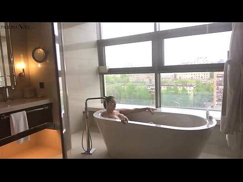 ❤️ 巨大的宝贝 激情地在浴室里撸起了她的阴部 ️❌ Russian porn❌️❤