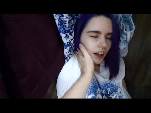 ❤️ 在衣柜里发现我的妹妹并帮助她射精 ️❌ Russian porn❌️❤